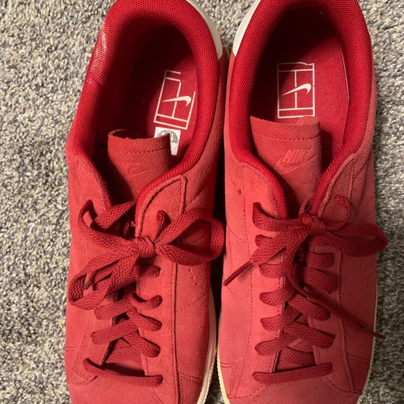 Men’s Red Nike suede shoes - Picture 2 of 5